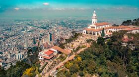 Panorámica de Monserrate y Bogotá.