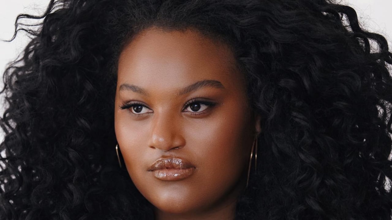 Raiza Bernardo modelo brasilera con labio leporino.