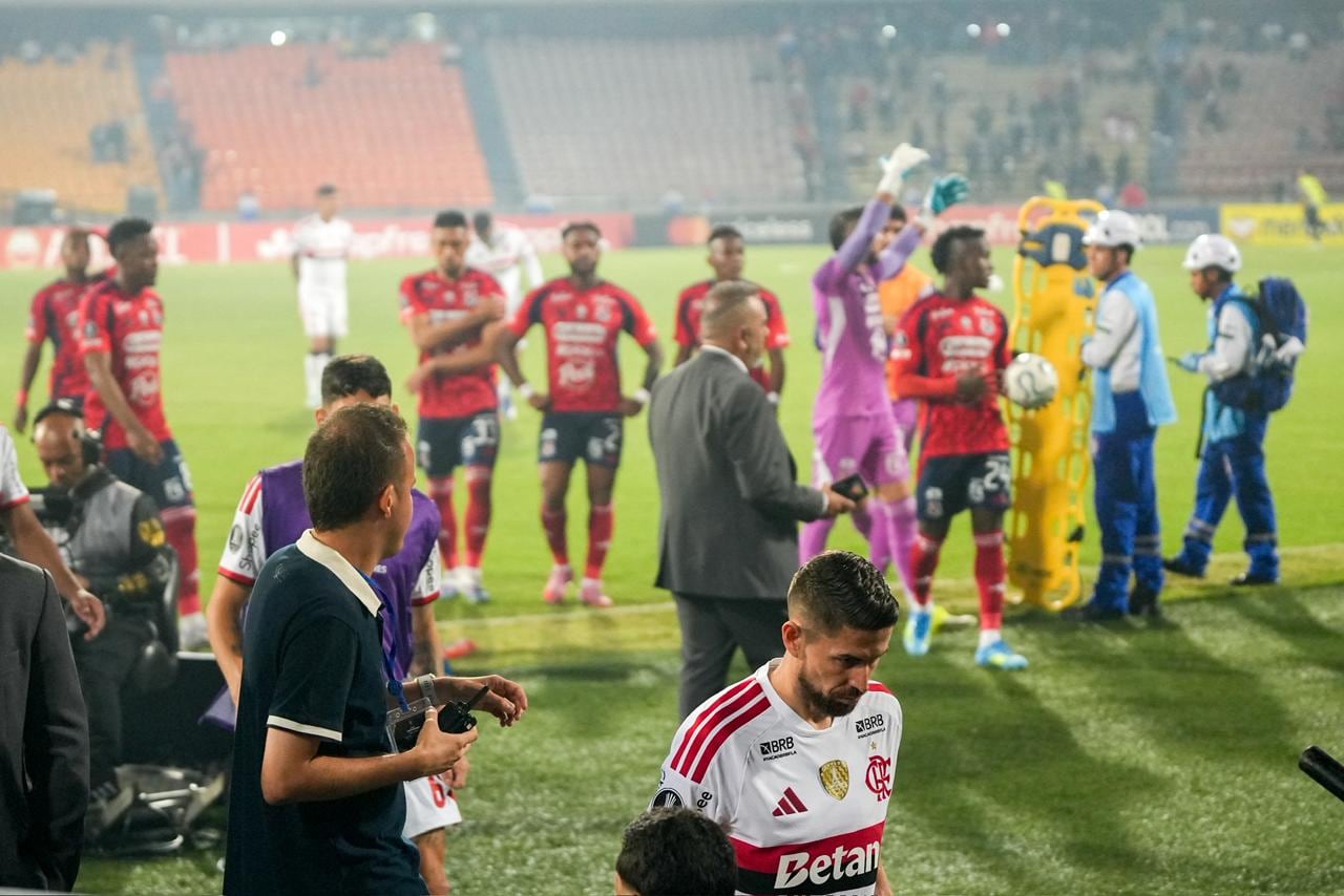 Momentos previos a la cancelación del partido de Independiente Medellín vs. Flamengo
