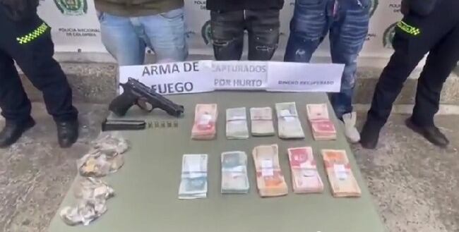 Los sujetos cometieron el hurto con dos armas, el dinero fue recuperado