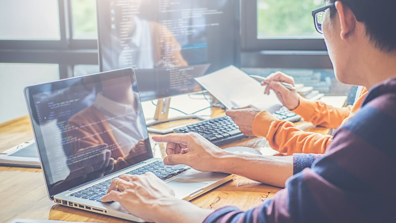 Los promotores de las becas otorgarán a los perfiles seleccionados una beca equivalente al 50 % del valor del primer año de la carrera.