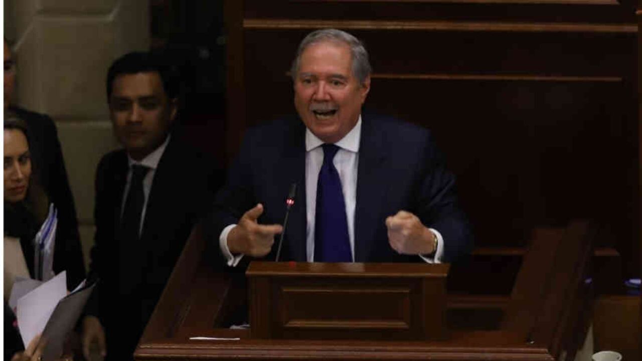El ministro de Defensa Guillermo Botero salí avante de la moción de censura en su contra