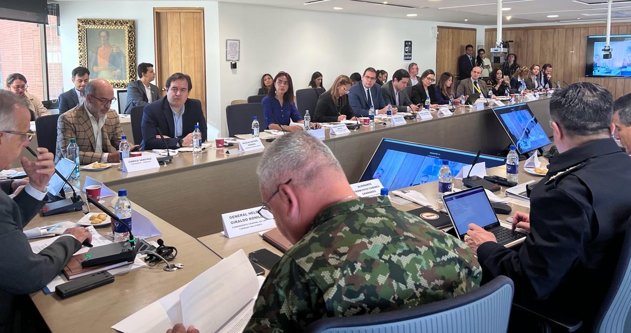 El comandante de las Fuerzas Armadas asistió al Consejo Gremial en Bogotá.