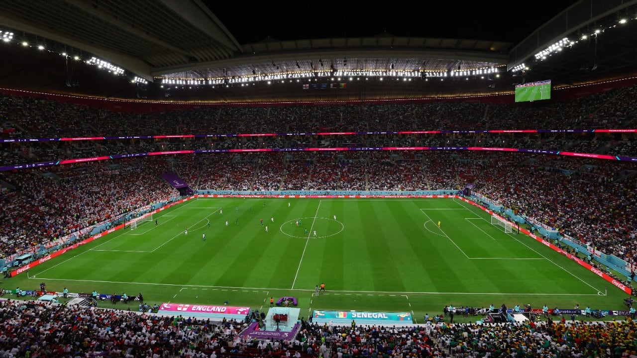 Fútbol Fútbol - Copa Mundial de la FIFA Qatar 2022 - Ronda de 16 - Inglaterra contra Senegal - Estadio al Bayt, al Khor, Qatar - 4 de diciembre de 2022 Vista general dentro del estadio durante el partido REUTERS/Paul Childs