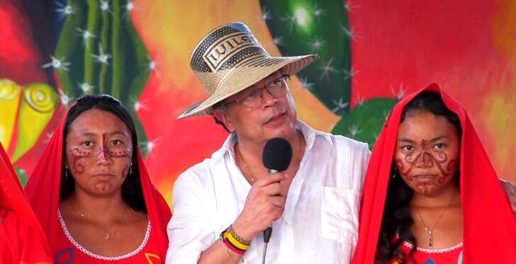 Presidente Petro en su visita a La Guajira por la emergencia provocada por la ola invernal