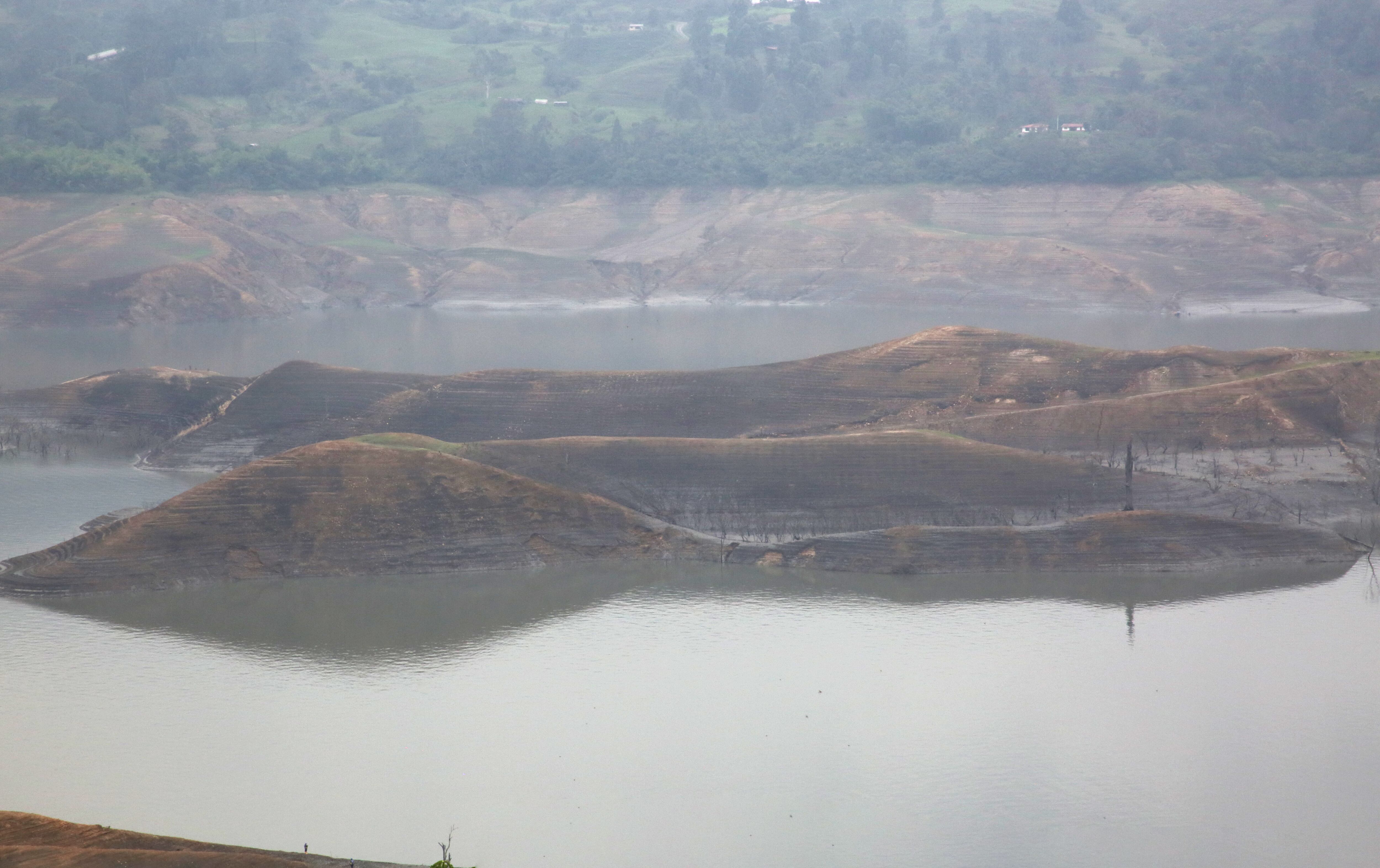 Central Hidroeléctrica del Guavio
 embalse del Guavio  presenta nivel bajo a causa del fenómeno de El Niño
Cundinamarca abril 3 del 2024
Foto Guillermo Torres Reina / Semana