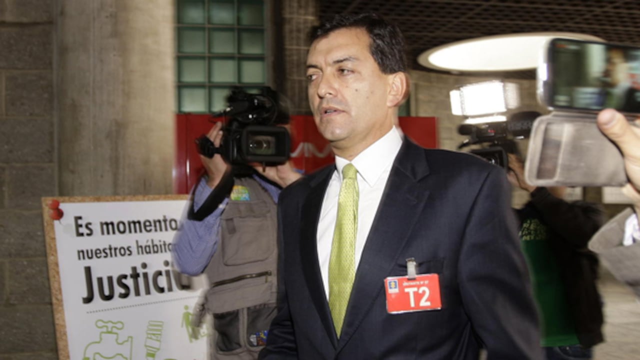 Luis Alfonso Hoyos se presentó a la Fiscalía.