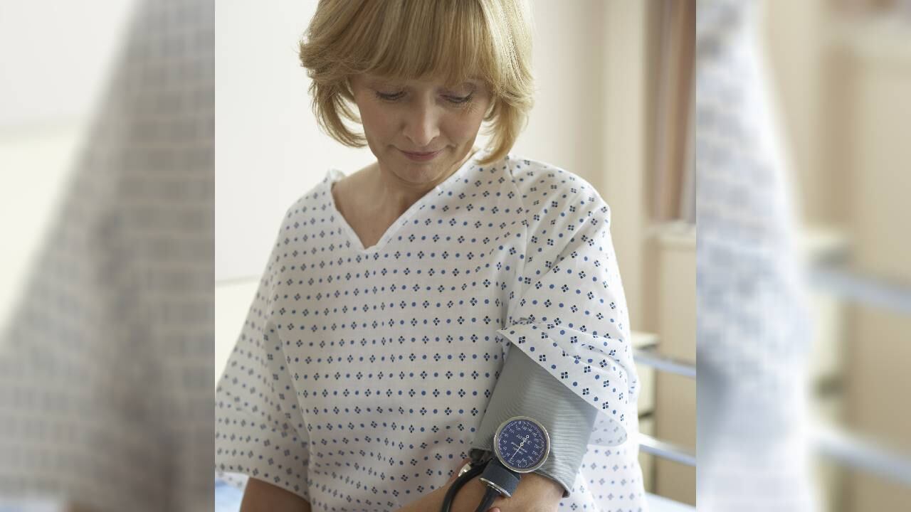 Alimentación saludable, una de las sugerencias para controlar la presión arterial.