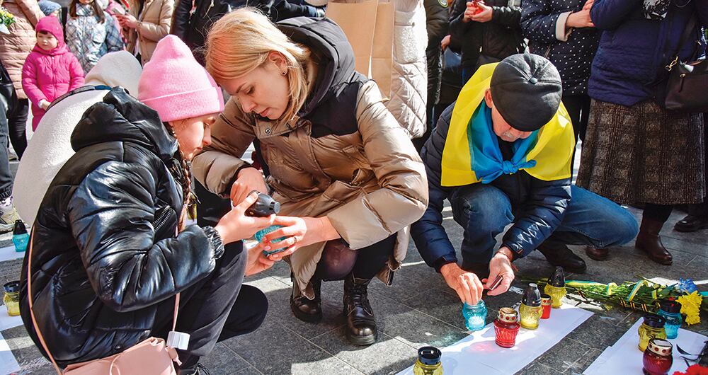 La Corte Penal Internacional acusa a Rusia de secuestrar y nacionalizar de manera irregular a niños ucranianos.