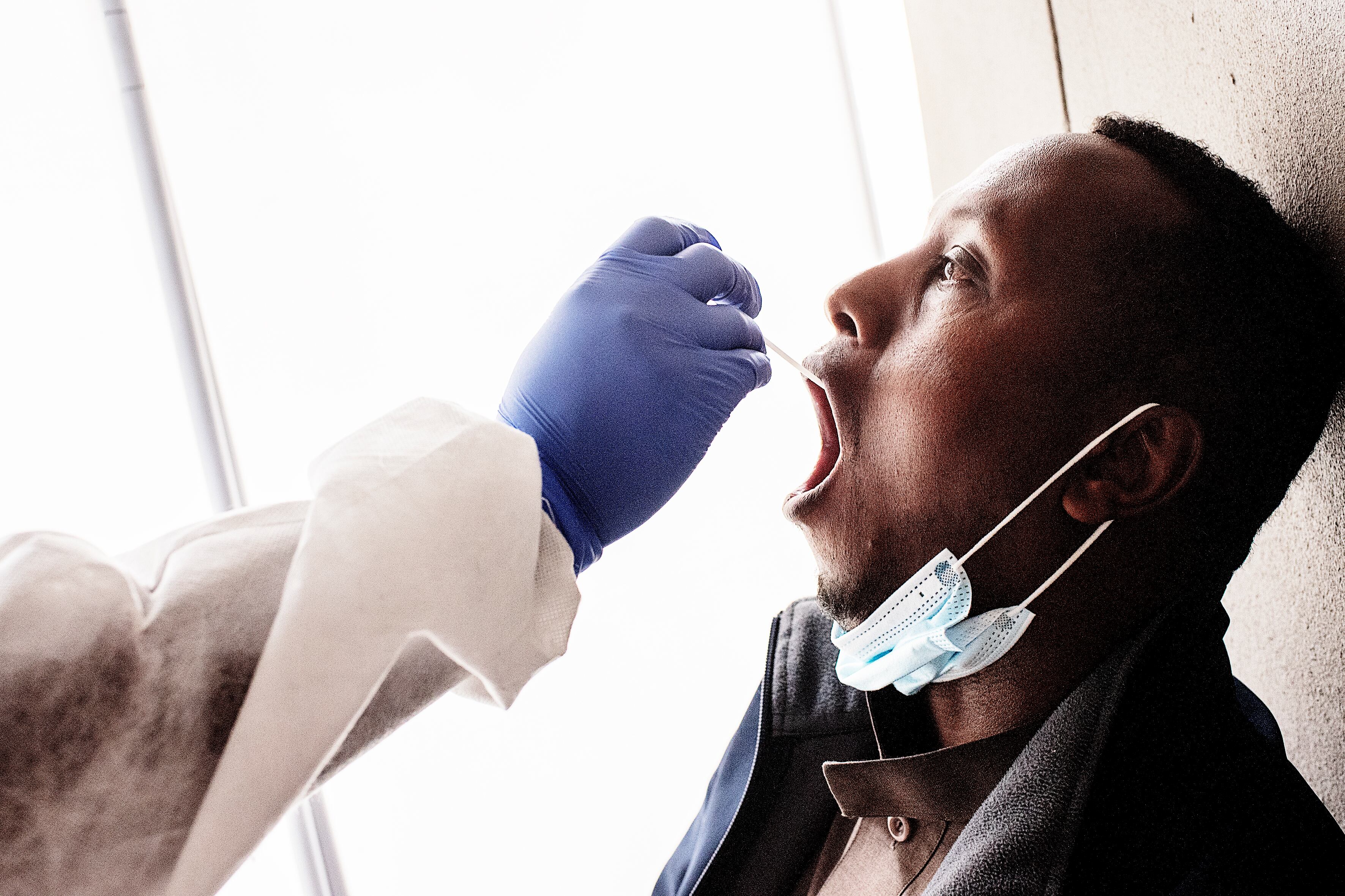 En Sudáfrica detectan una nueva variante del coronavirus