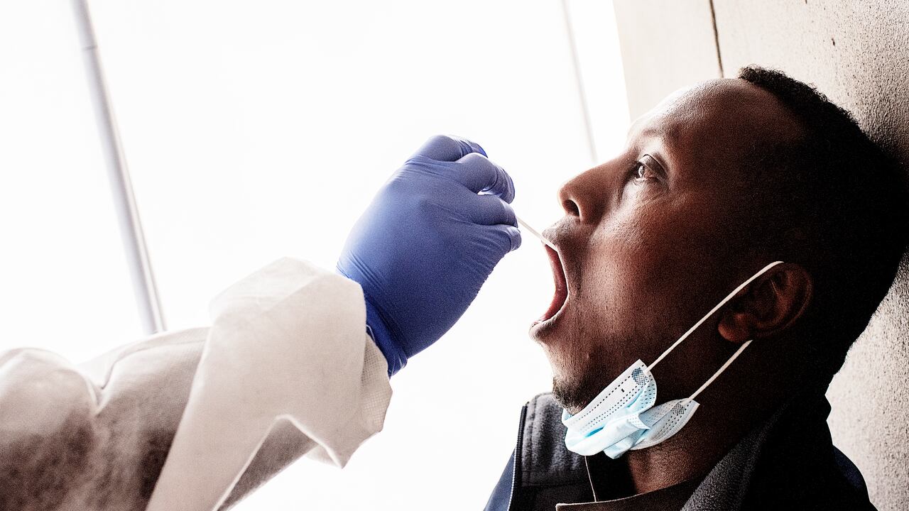 En Sudáfrica detectan una nueva variante del coronavirus