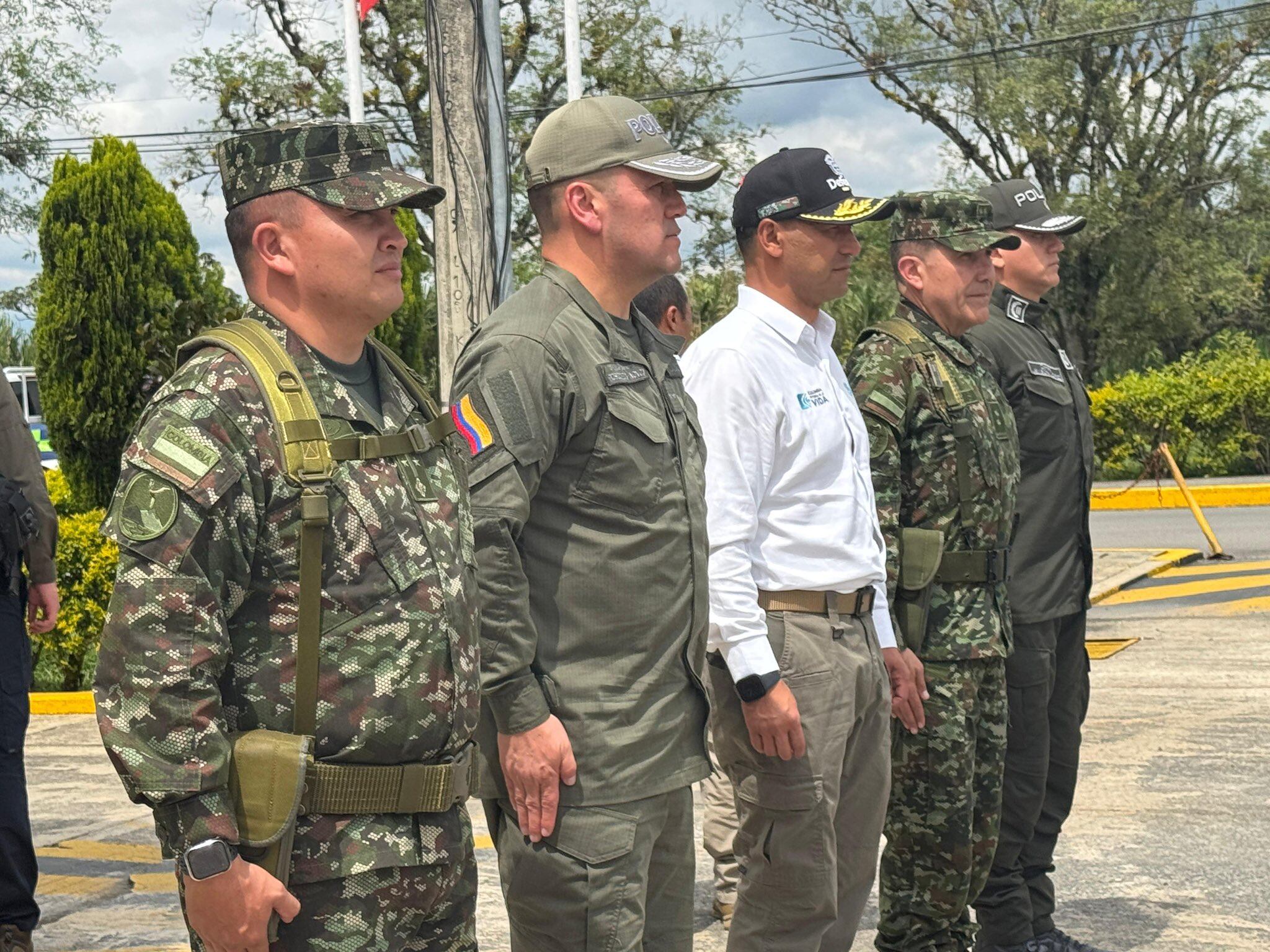 Ministro de Defensa, Pedro Sánchez, junto a la cúpula militar y de Policía.