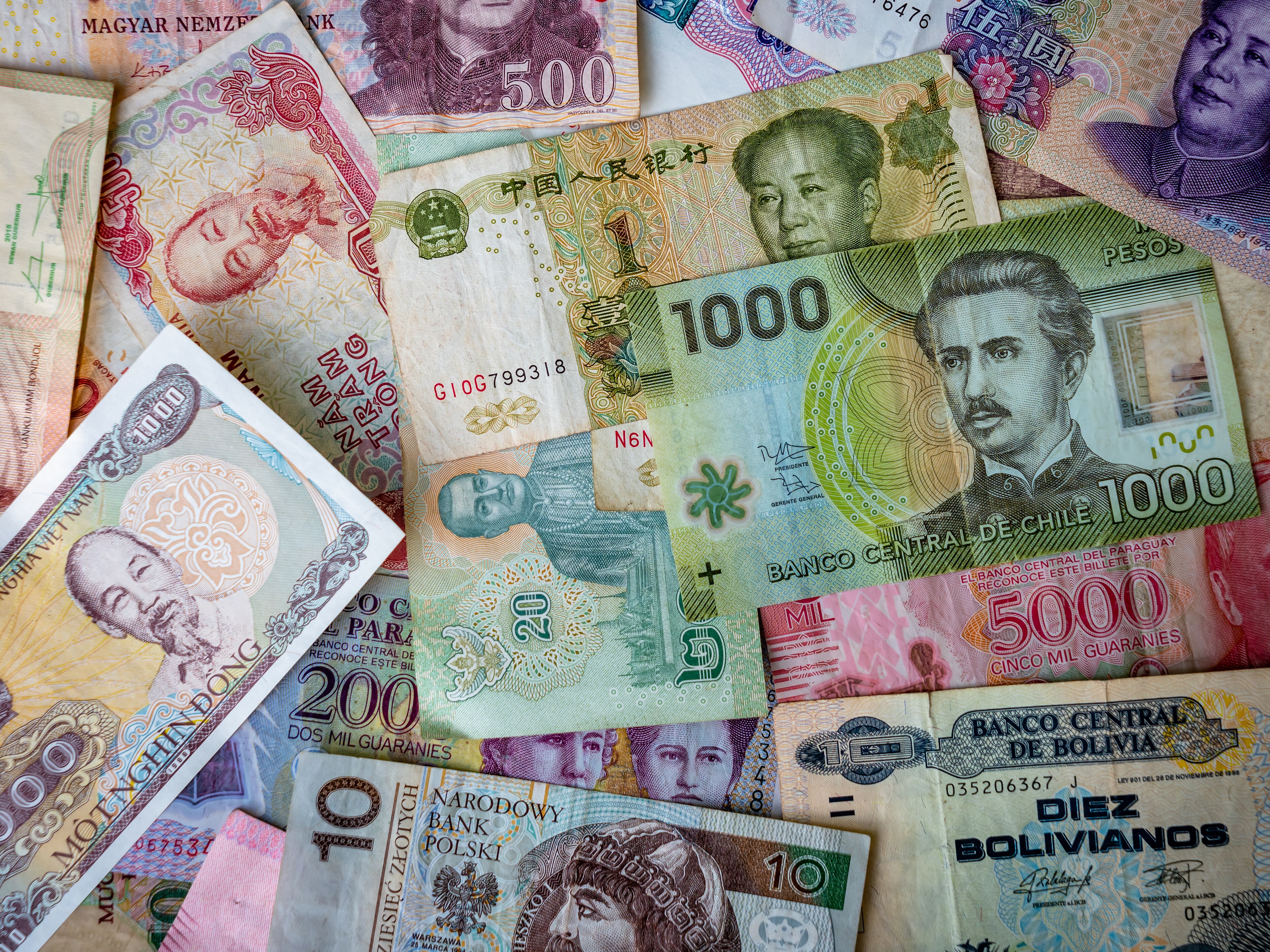 Estas son las monedas más devaluadas del mundo