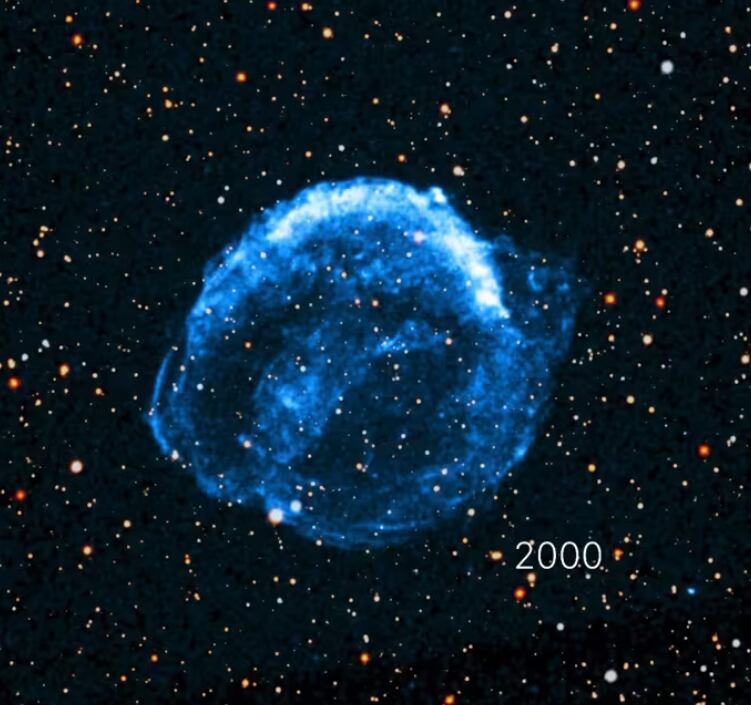 El remanente de la supernova de Kepler fue observado por primera vez en 1604 y recibe su nombre en honor al astrónomo Johannes Kepler.