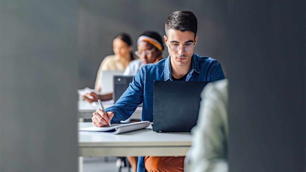 En diferentes países han surgido las credenciales y microcredenciales como una forma de atender el desarrollo de nuevos sectores industriales.