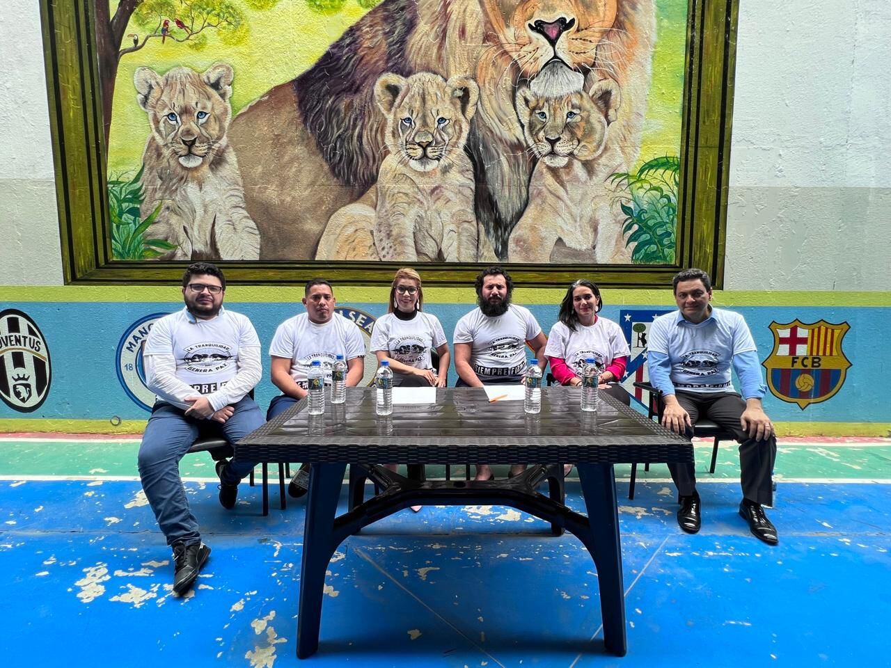 Claudia Milena Garzón junto a alias Fito en Ecuador