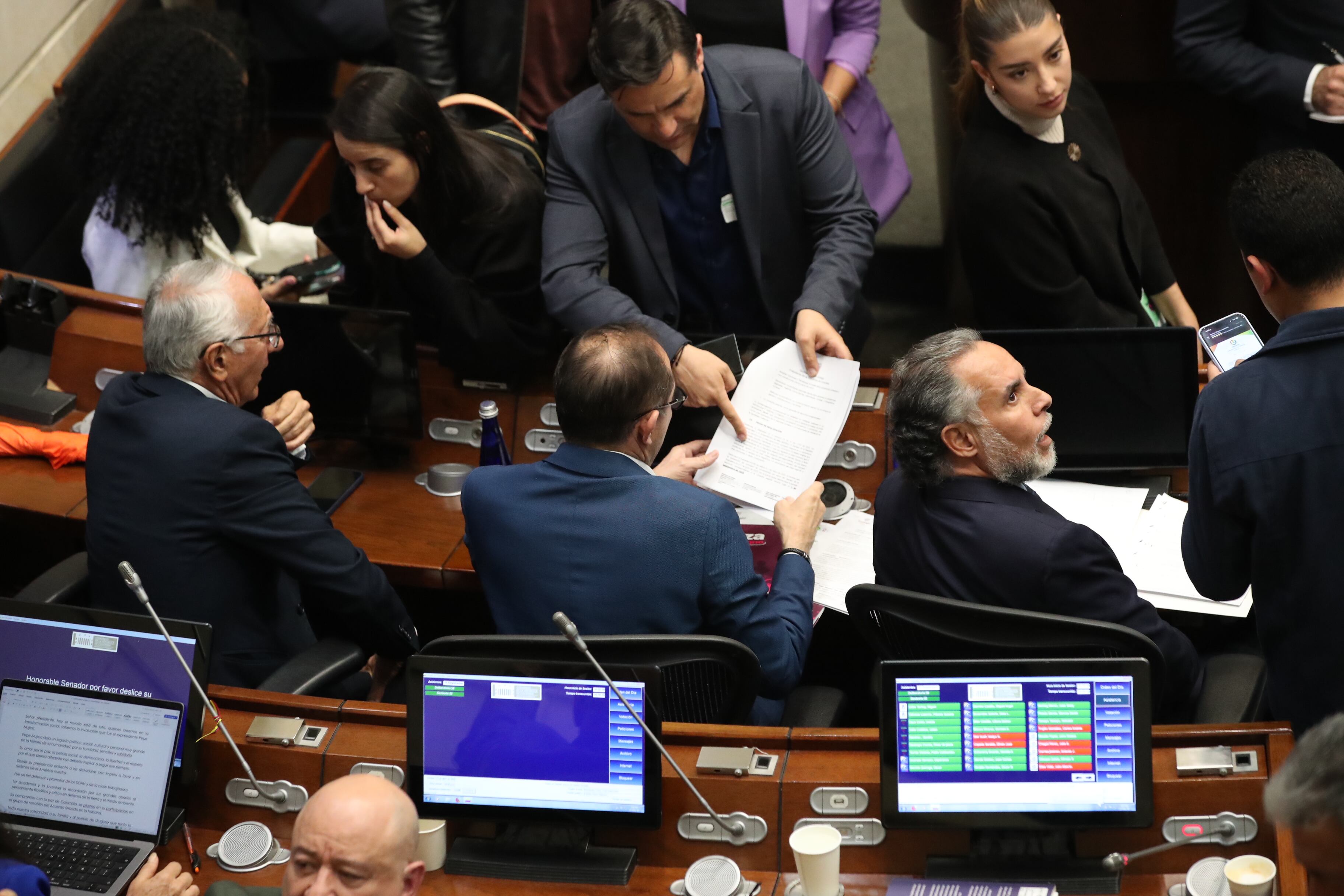 Ministro del Interior Armando Benedetti en la plenaria del Senado, Consulta Popular