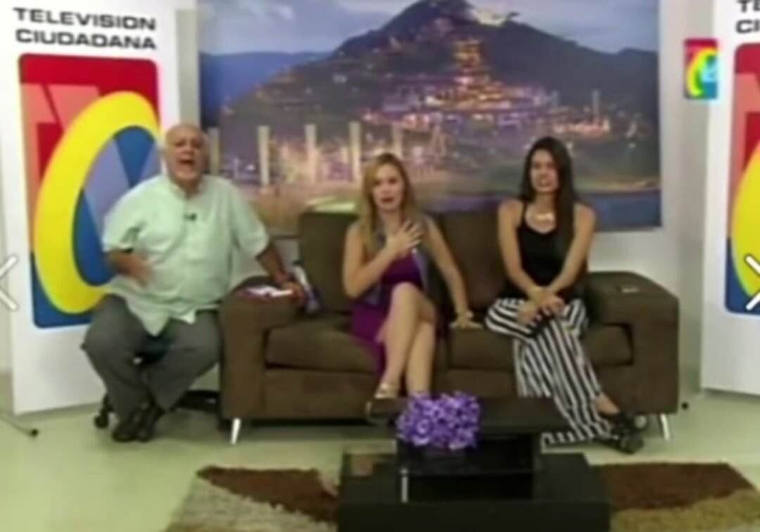 Las presentadoras están atemorizadas.