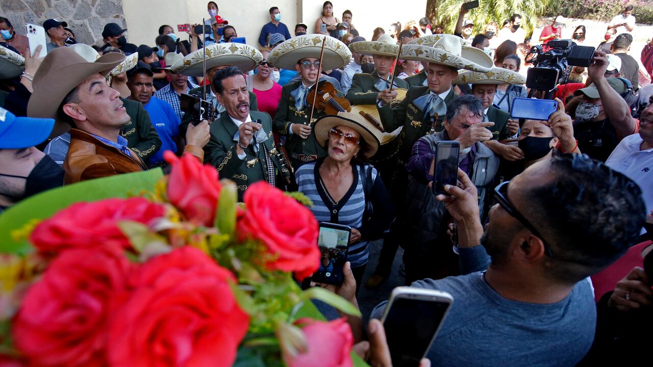 Mexicanos despiden a Vicente Fernández