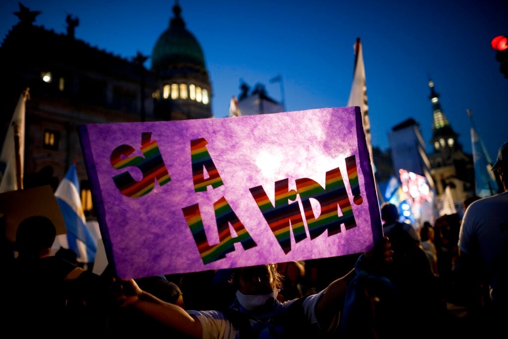 Argentina legaliza el aborto hasta la semana 14 de gestación