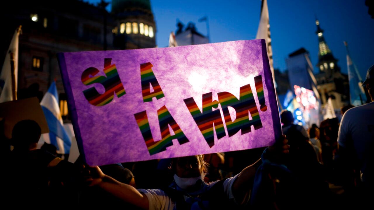 Argentina legaliza el aborto hasta la semana 14 de gestación