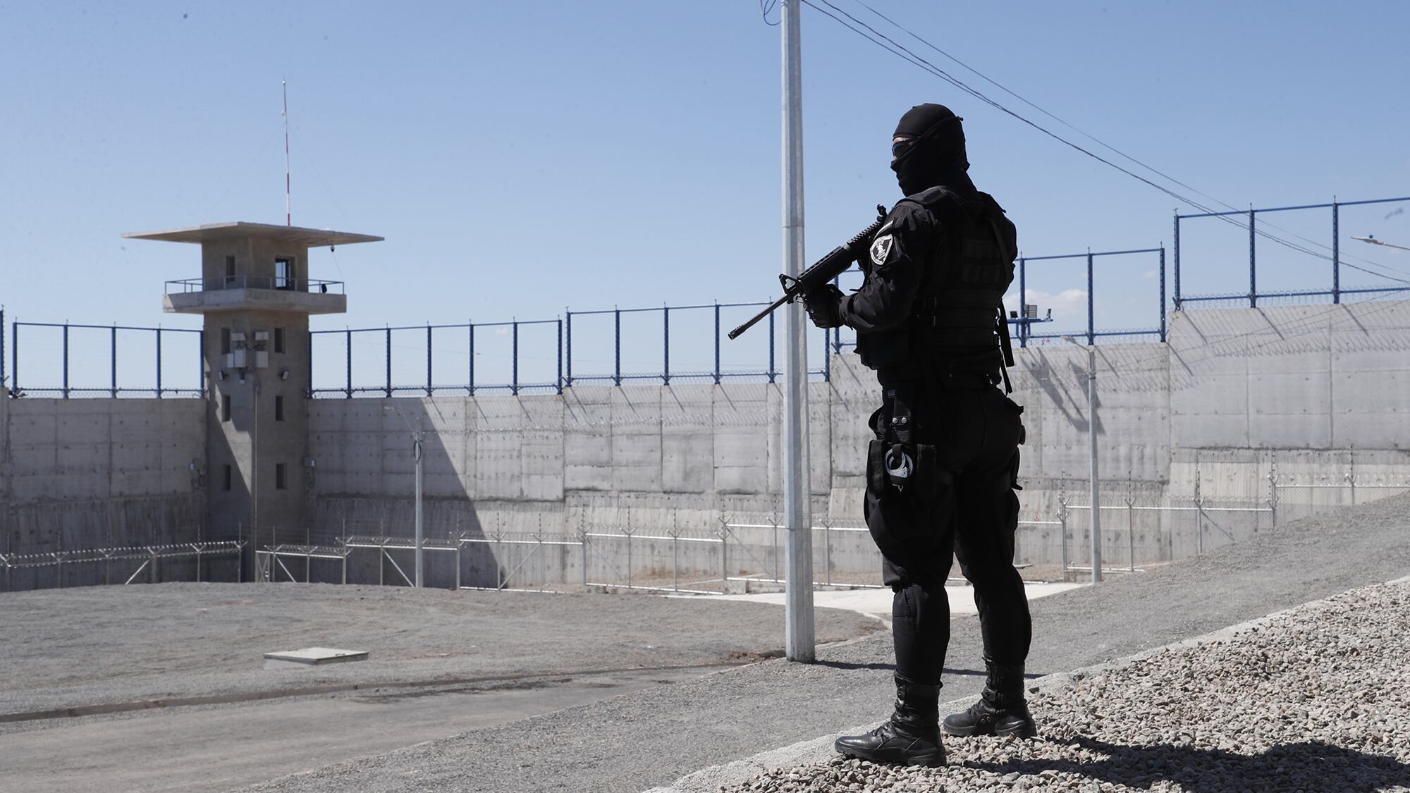 Centro de Confinamiento del Terrorismo" (CECOT)