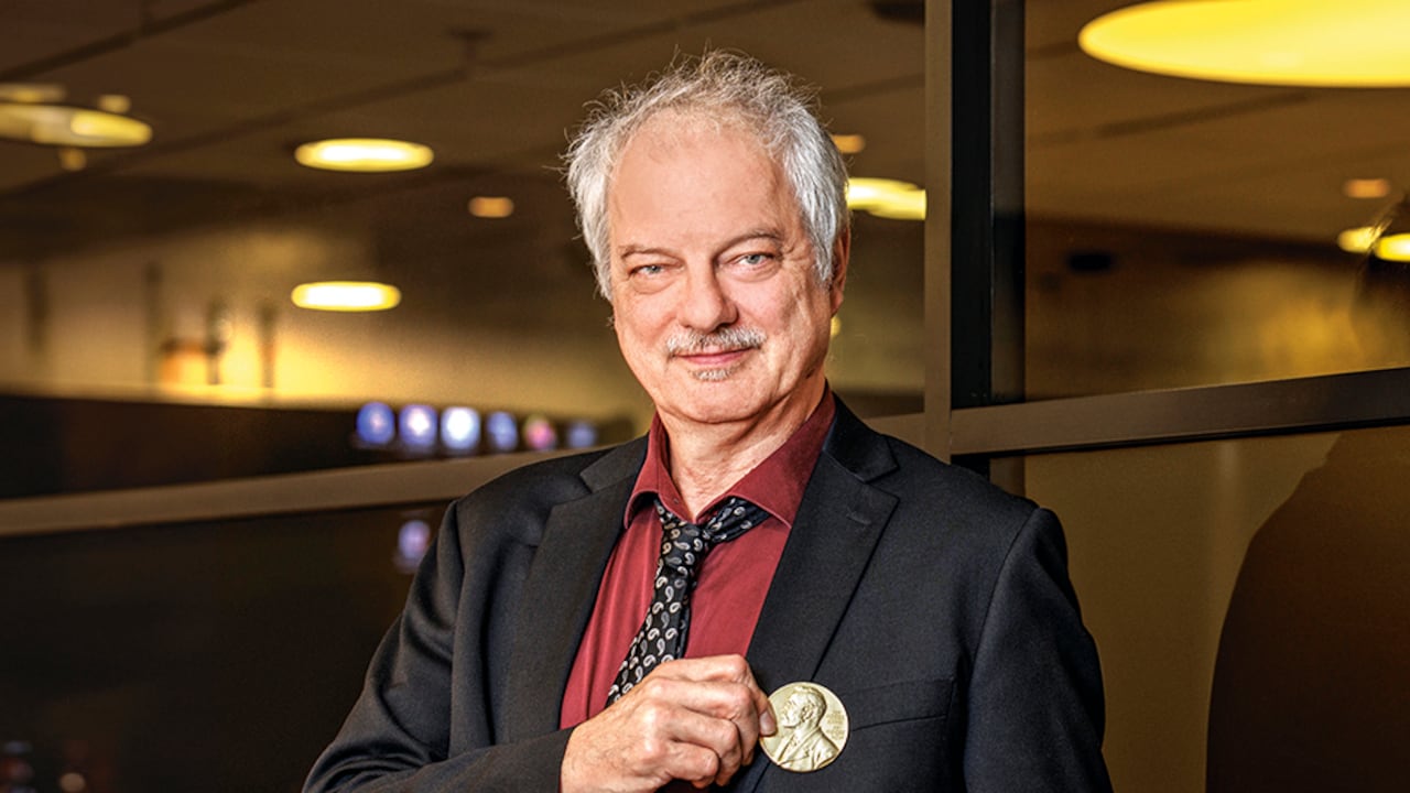 El premio Nobel de Química visitó Colombia, país que comparó con Escandinavia.