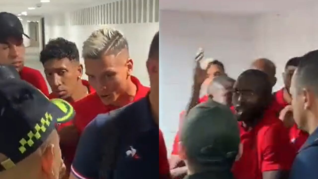 Momentos previos a la pelea entre los jugadores del América y la Policía.
