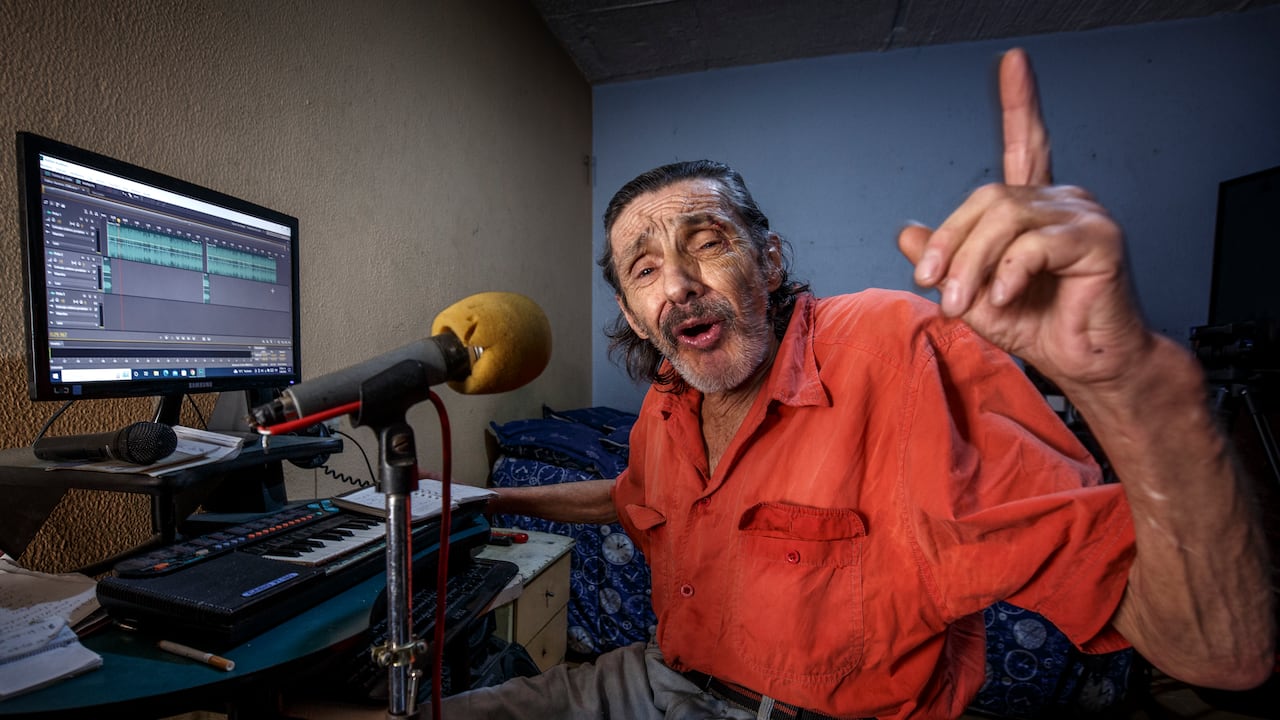 Miguel Rincón. Locutor de Perifoneo.
Bogotá junio 5 de 2024.
Foto: Juan Carlos Sierra-Revista Semana.