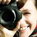 Periodista/fotógrafo: uno de los campos en el que estos profesionales pueden especializarse es el de turismo, lo que los lleva a conocer una gran variedad de destinos y gozar de las comodidades que les pueden brindar los hoteles y las agencias de viaje. Eso sí, tratándose de un trabajo que en su mayoría es de tipo freelance, por lo que las ganancias pueden verse limitadas en muchos aspectos.