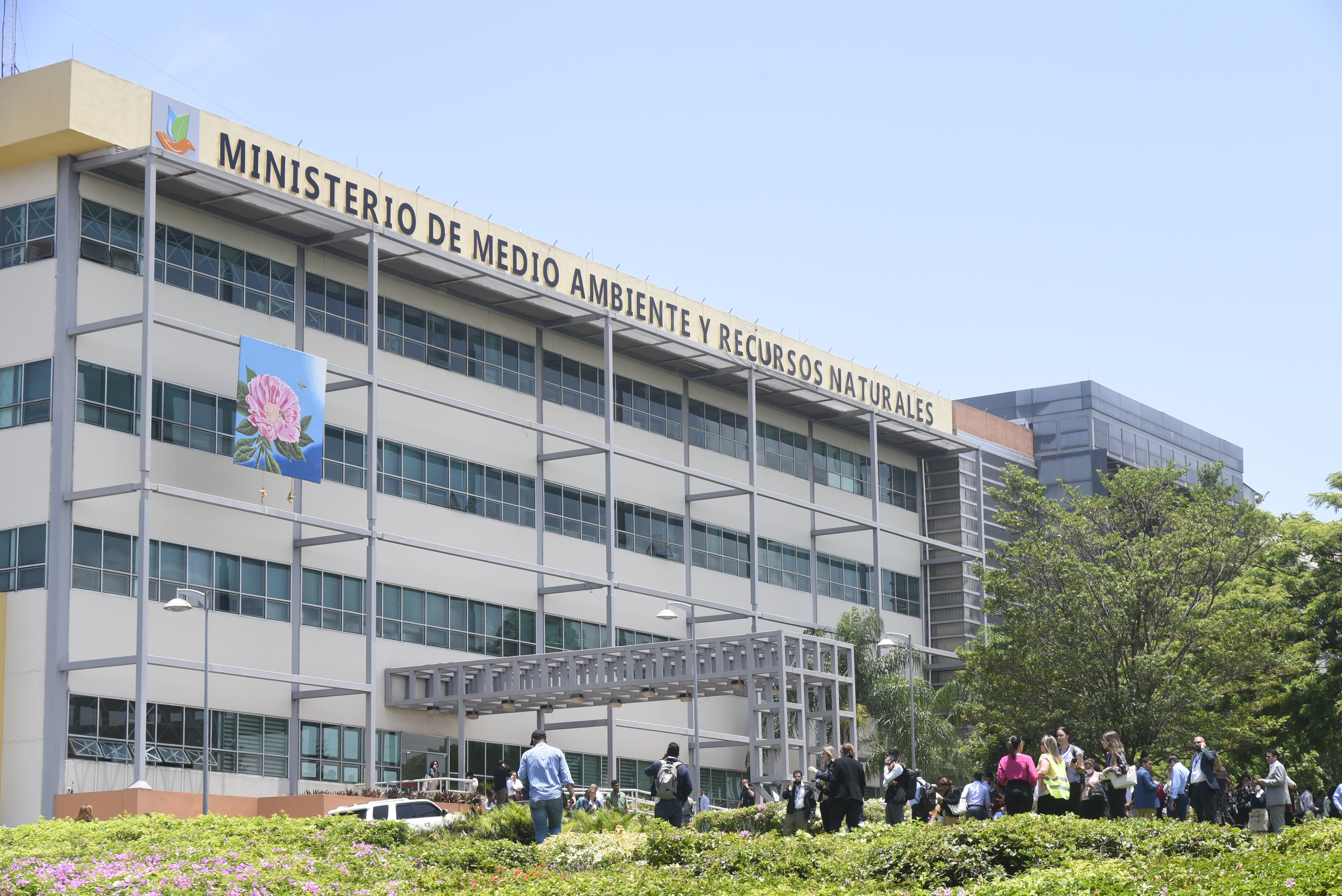 06 June 2022, Dominican Republic, Santo Domingo: Security forces are deployed at the Ministry of Environment after the Minister of Environment Mera was shot in his office. Photo: Pedro Bazil/dpa (Photo by Pedro Bazil/picture alliance via Getty Images)
