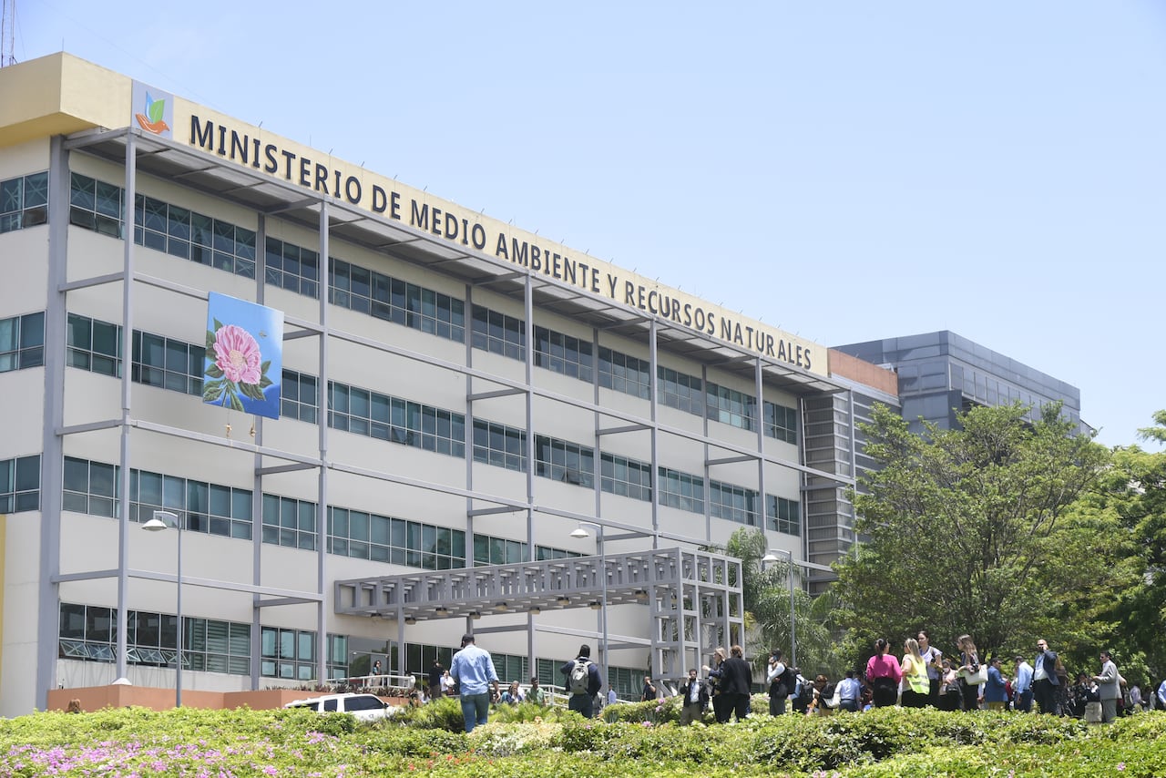 06 June 2022, Dominican Republic, Santo Domingo: Security forces are deployed at the Ministry of Environment after the Minister of Environment Mera was shot in his office. Photo: Pedro Bazil/dpa (Photo by Pedro Bazil/picture alliance via Getty Images)