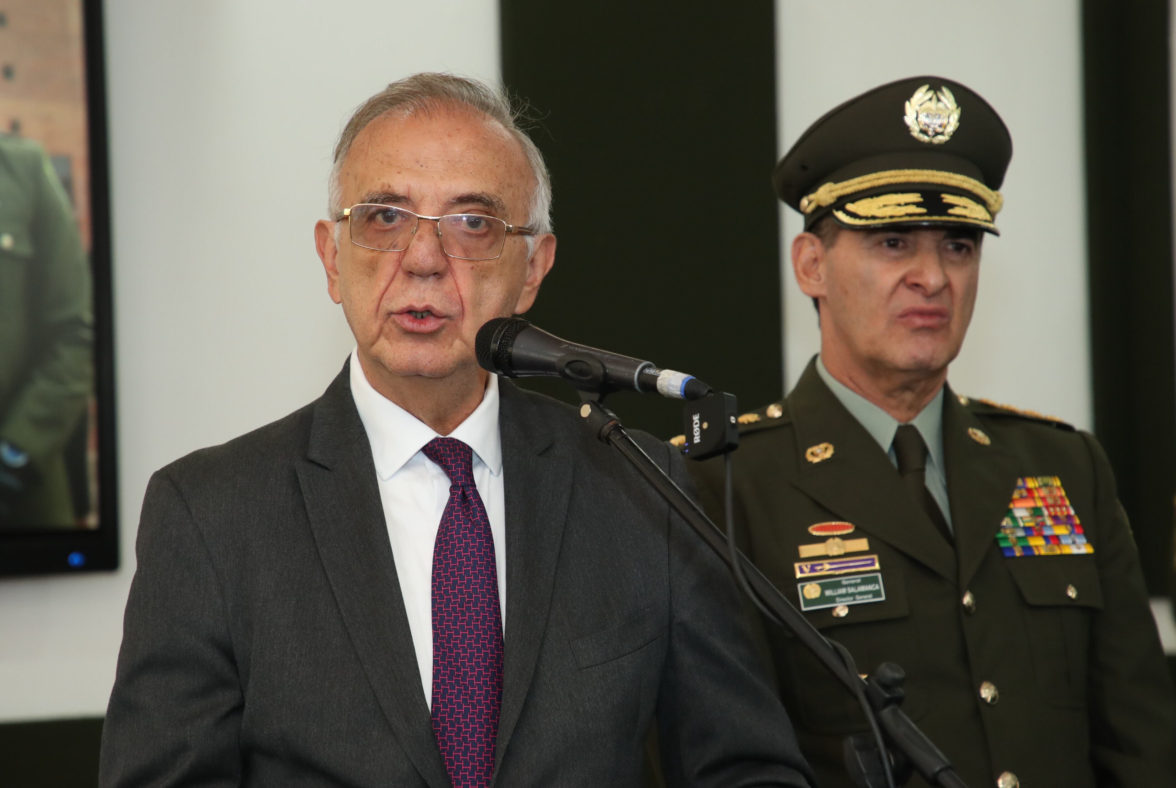 Ceremonia de ascensos de un personal de suboficiales y nivel ejecutivo e ingreso al grado de subintendente de la Policía Nacional de Colombia