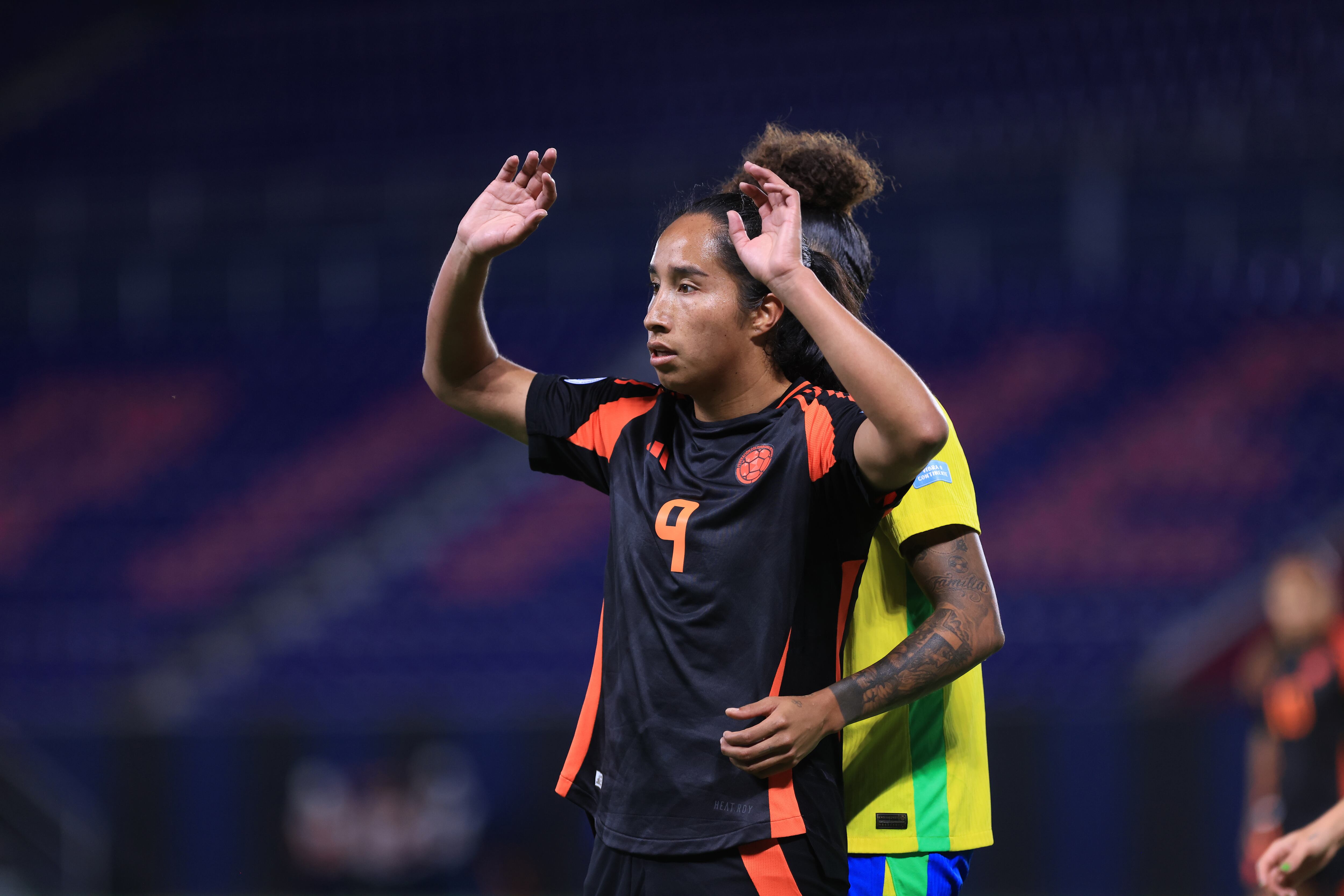 Mayra Ramírez queda fuera del resto de competencias con Chelsea y Selección Colombia.