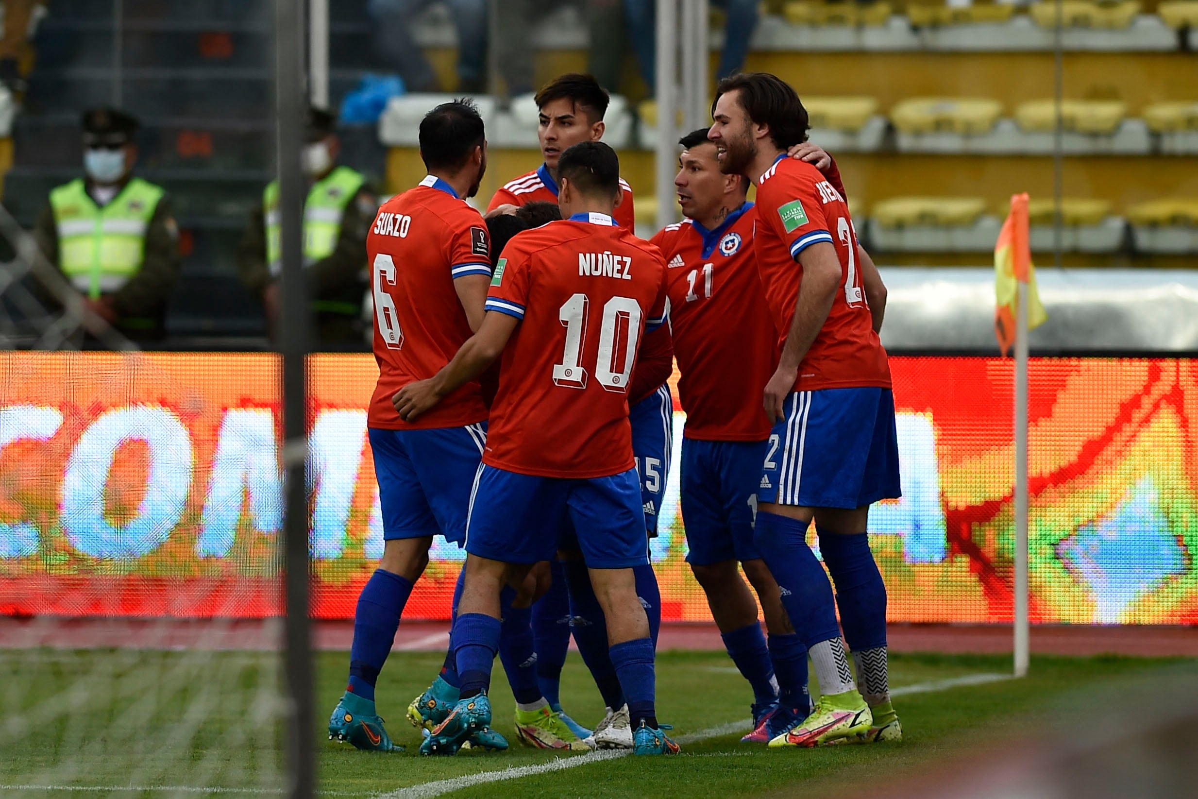 Chile continua en la pelea tras la victoria en La Paz