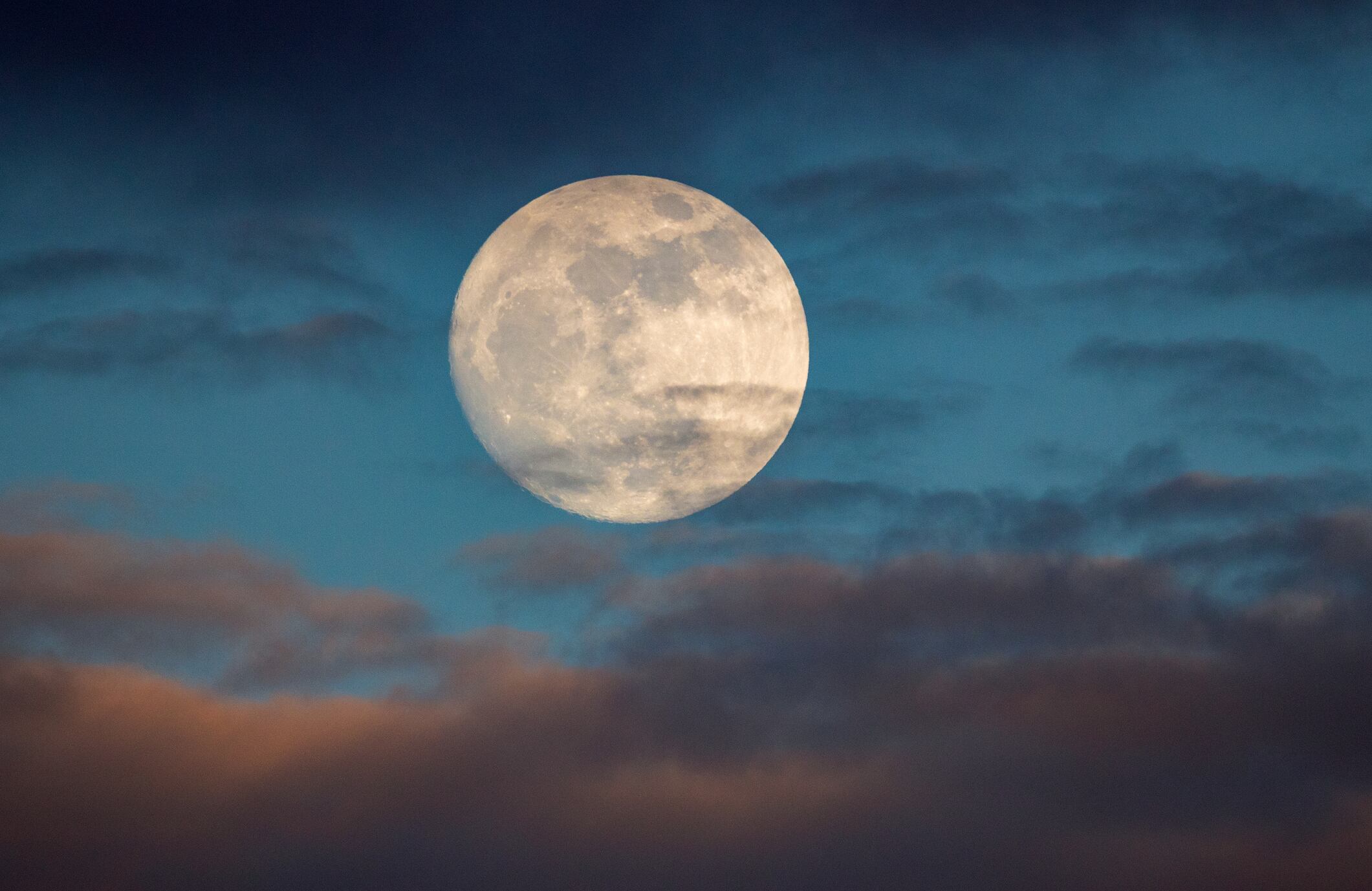 El mes de octubre promete traer consigo un espectáculo natural que llamará la atención de millones de personas en el mundo: la superluna.