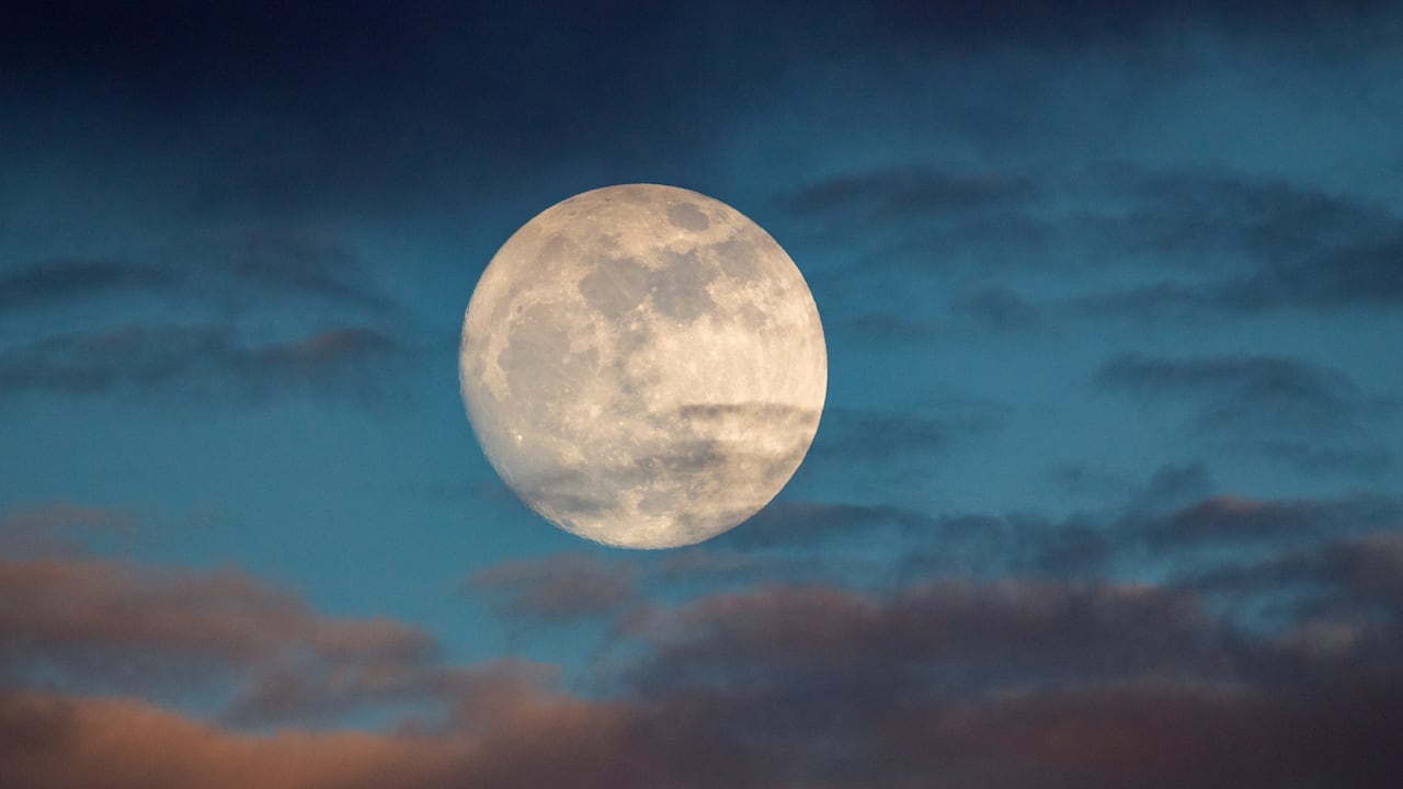El mes de octubre promete traer consigo un espectáculo natural que llamará la atención de millones de personas en el mundo: la superluna.