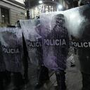 HRW pide investigar casos de abuso policial durante marchas del Día de la Mujer en Quito y Guayaquil.