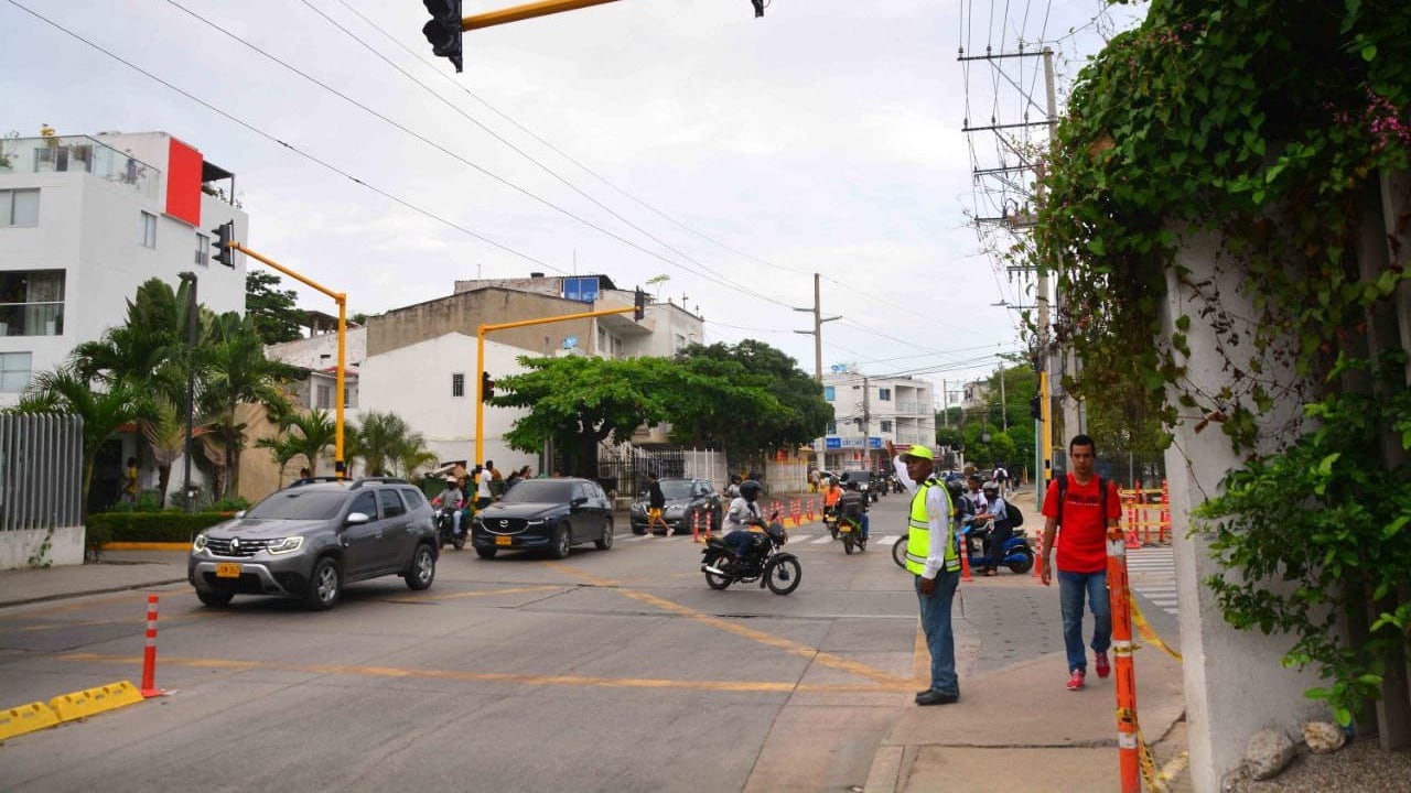 Semáforo en la intersección de Parque Heredia.