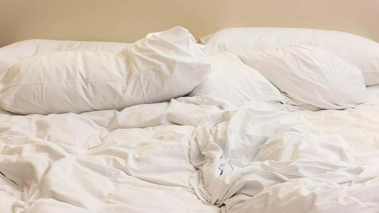 Los residuos que se acumulan en las camas también pueden causar alergias, tos, mocos, ardor en los ojos y toda una serie de reacciones desagradables en el cuerpo humano.