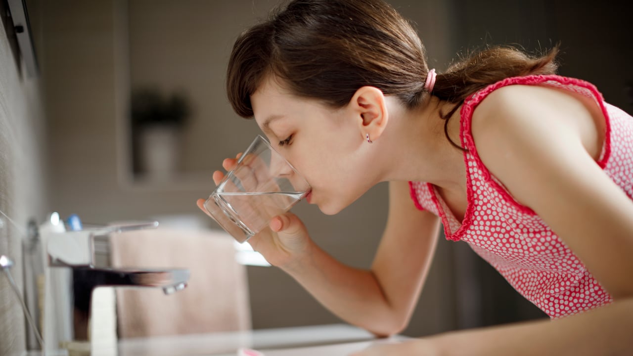 Bicarbonato de sodio que ayuda a evitar la formación de placa.