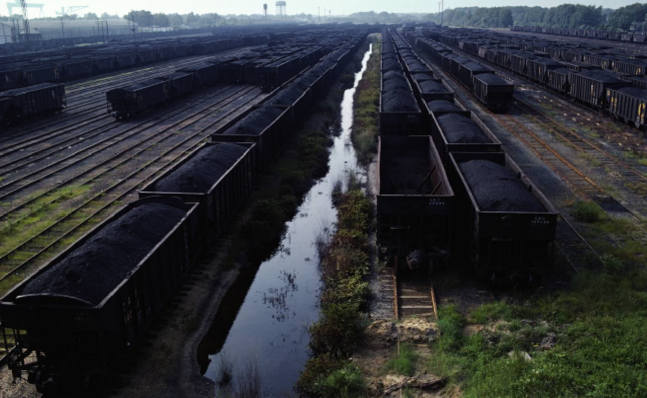 Los sectores de carbón y petróleo generan más de 145.000 puestos de trabajo en diferentes departamentos del país.