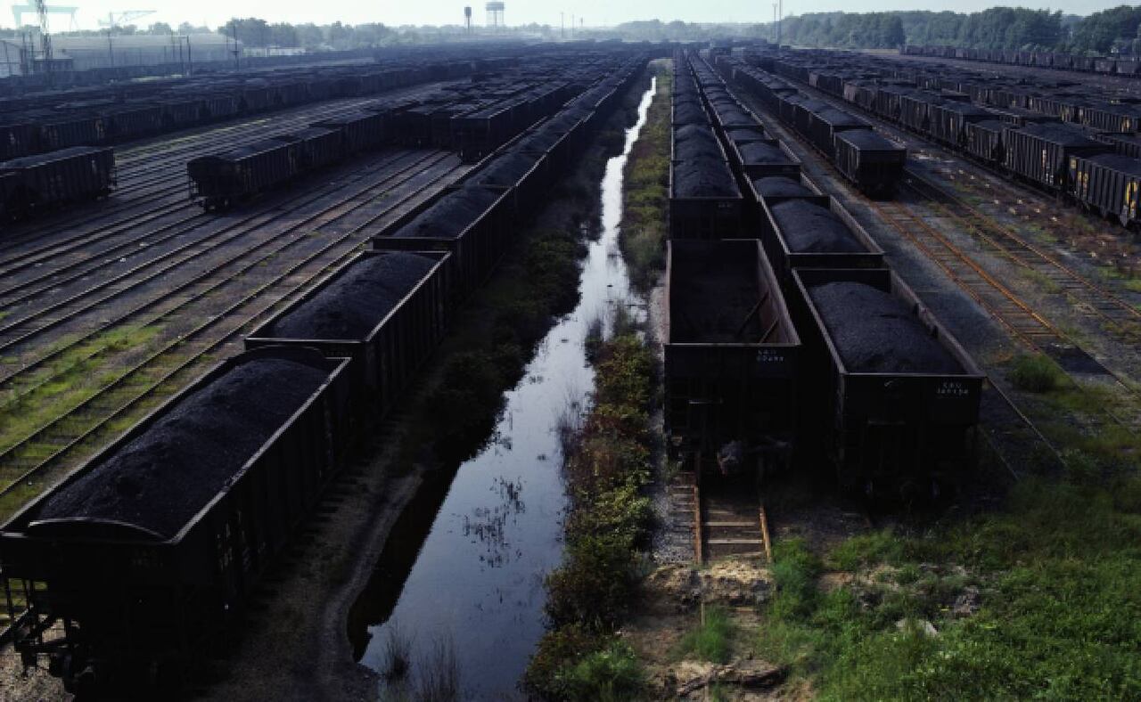 Los sectores de carbón y petróleo generan más de 145.000 puestos de trabajo en diferentes departamentos del país.