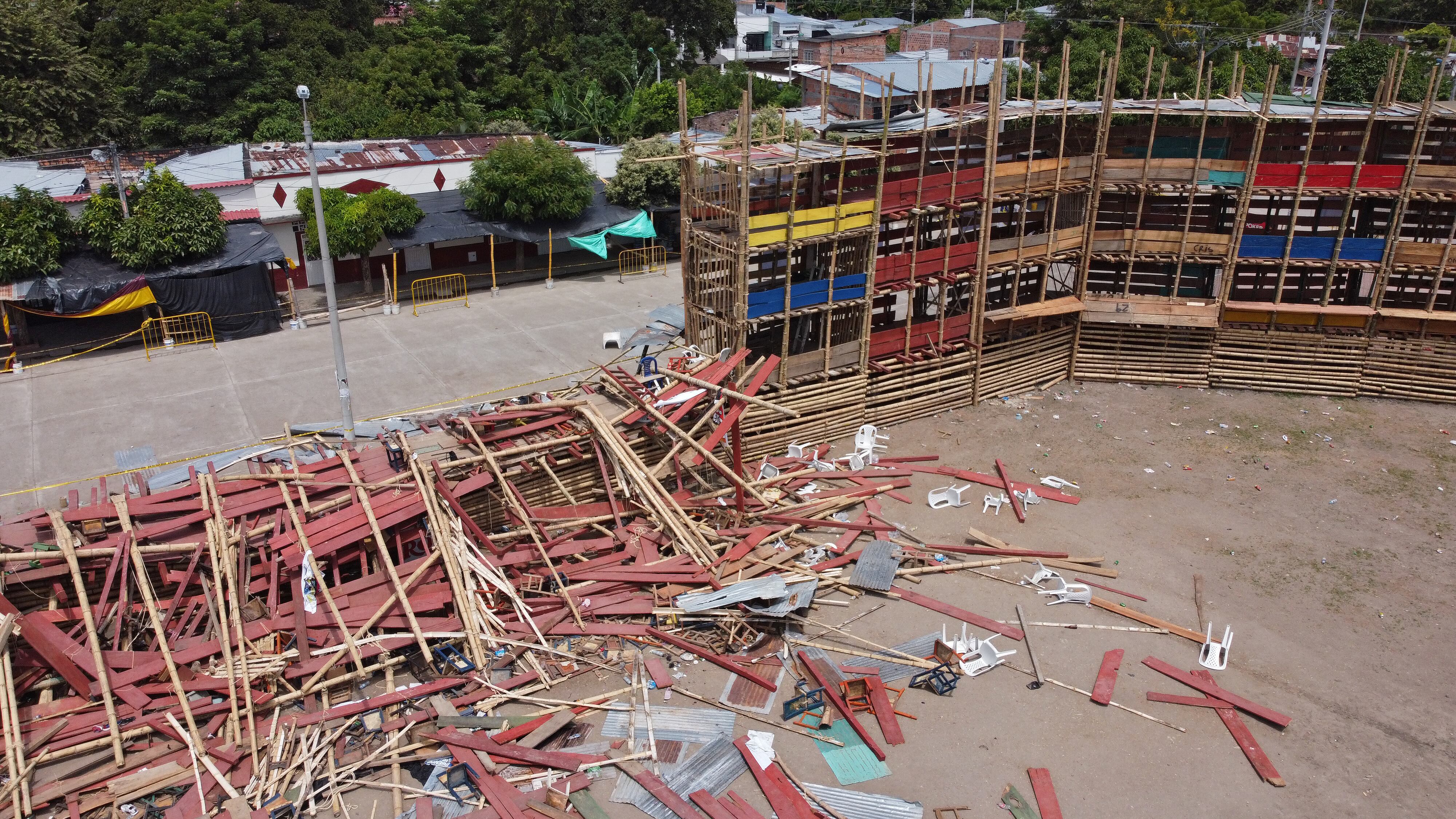 municipio de El Espinal, Tolima, luego del desplome de ocho palcos en la plaza de toros Gilberto Charry durante las corralejas de las fiestas de San Pedro
Junio 29 del 2022
Foto Guillermo Torres Reina / Semana