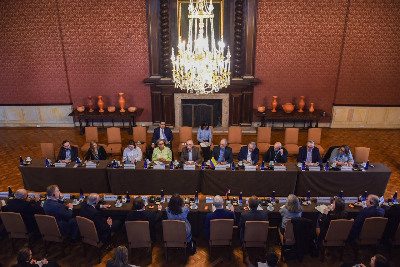 El Ministro de Defensa, Iván Velásquez presentó la nueva estrategia del Gobierno Nacional para luchar contra el narcotráfico.