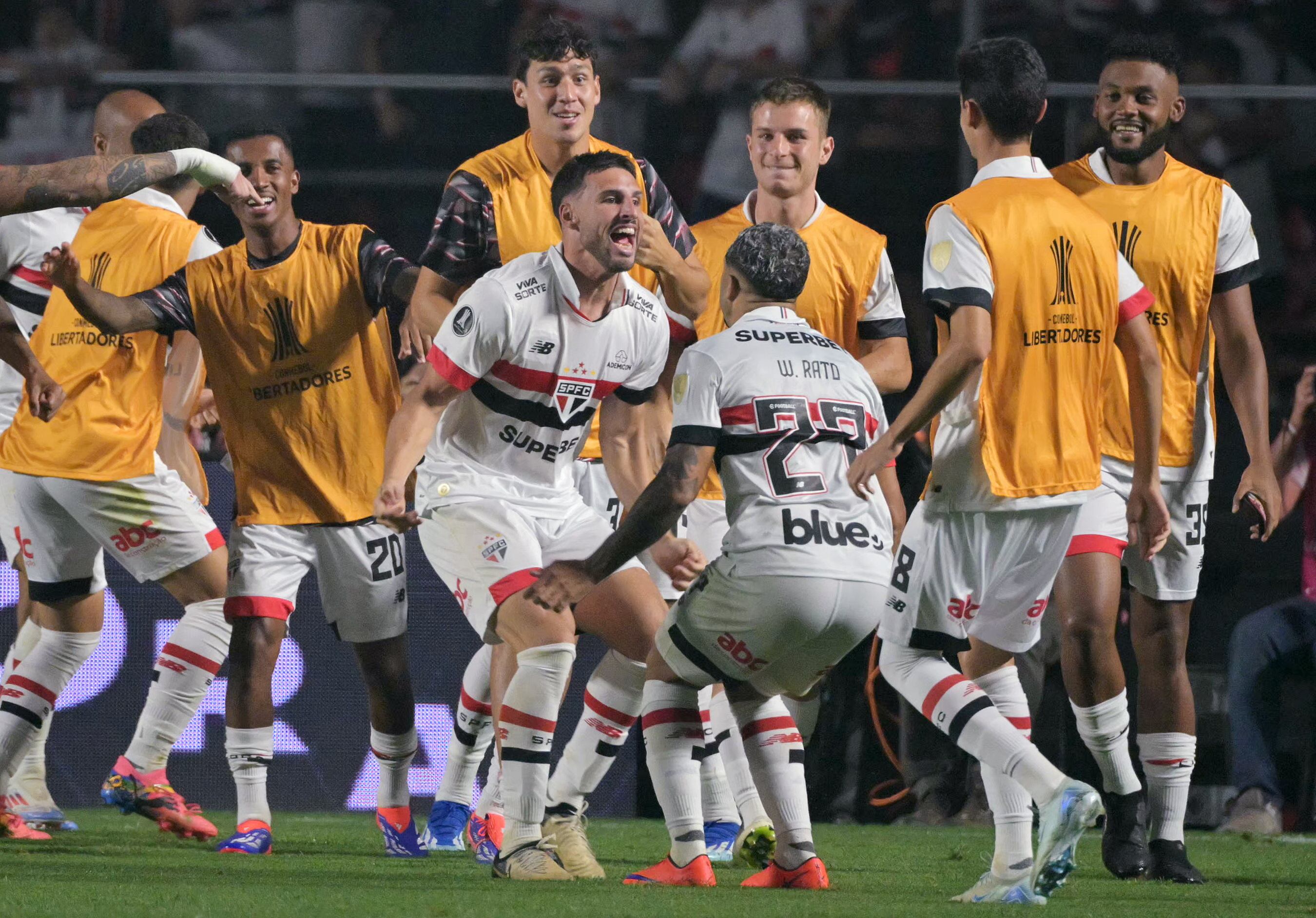 Sao Paulo vs Nacional de Uruguay - octavos de final - partido de vuelta - Copa Libertadores.