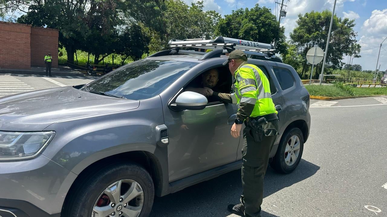 Seccional de tránsito y transporte de la Policía realiza controles en las vías del país durante este fin de semana.