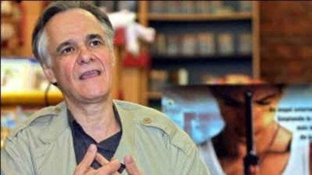 El escritor antioqueño Fernando Vallejo hizo parte de la comitiva de autores colombianos invitados al festival Les Belles Étrangères. En su conversatorio estuvo acompañado por el escritor francés Mathias Enard.