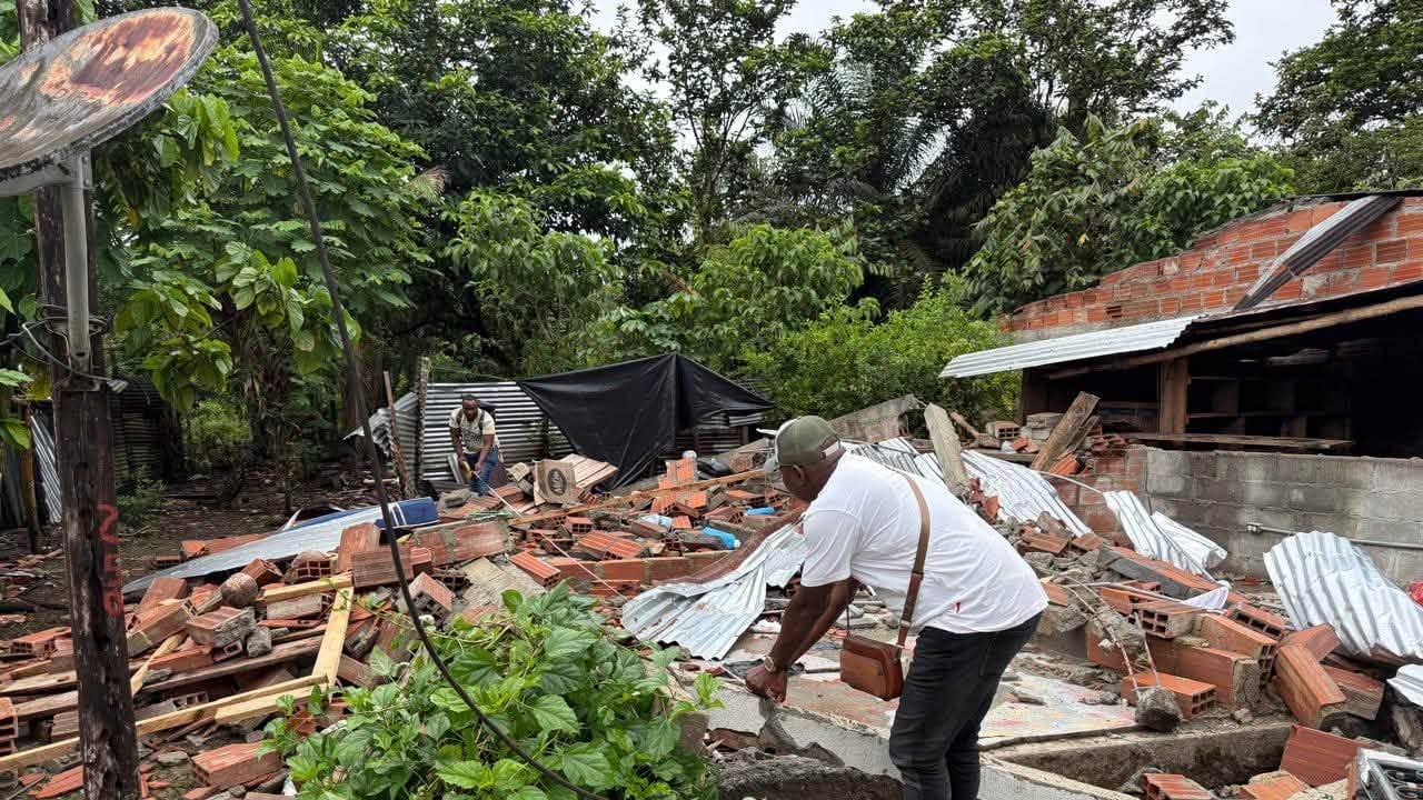 A los daños provocados por el terremoto en Sipí, Chocó, sus pobladores le suman las afectaciones de un vendaval y los desplazados por los ataques con drones entre el ELN y el Clan del Golfo.