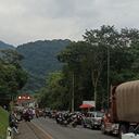 Bloqueo en la vía al llano genera problemas para transportadores y viajeros